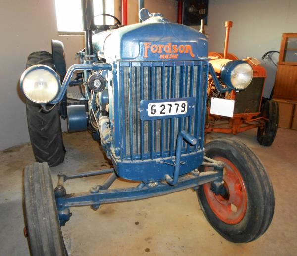 Veterantraktor - Fordson - Höglund, E 27 N, 1950, 4 cyl, fotogen, 28 hk. I fint körbart skick, komme...